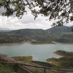 Un embalse de Andalucía con su caudal de agua bajo
