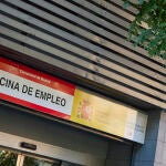 Encontrar un empleo adecuado es un reto, pero que sea el primero y no haber trabajado antes hace que el desafío sea aún mayor