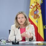 La vicepresidenta primera y ministra de Asuntos Económicos y Transformación Digital, Nadia Calviño, en una rueda de prensa posterior al Consejo de Ministros, en el Palacio de La Moncloa, a 26 de julio de 2022, en Madrid (España)