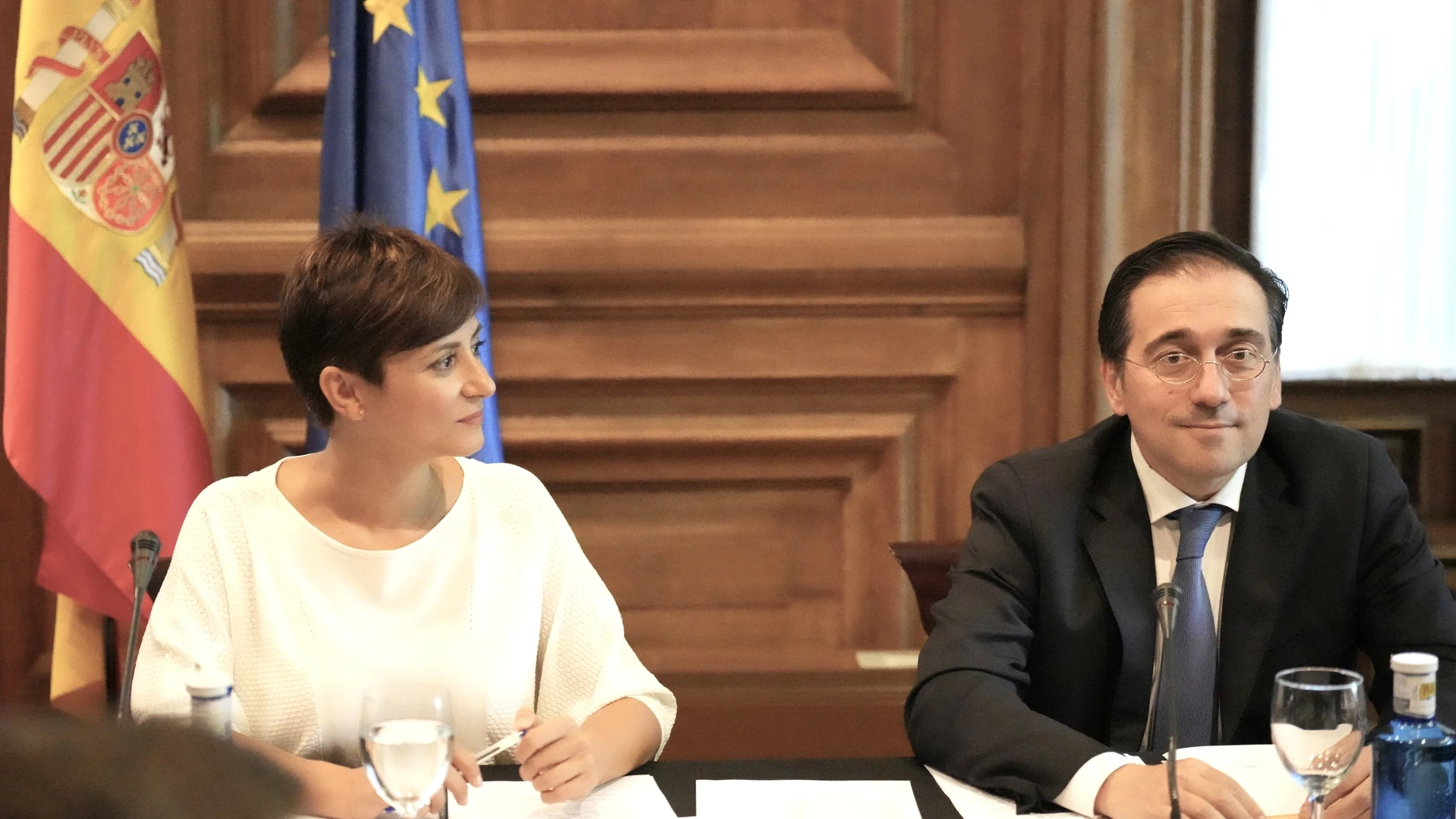 La ministra de Política Territorial, Isabel Rodríguez, y el ministro de Asuntos Exteriores, Unión Europea y Cooperación, José Manuel Albares, en la CARUE