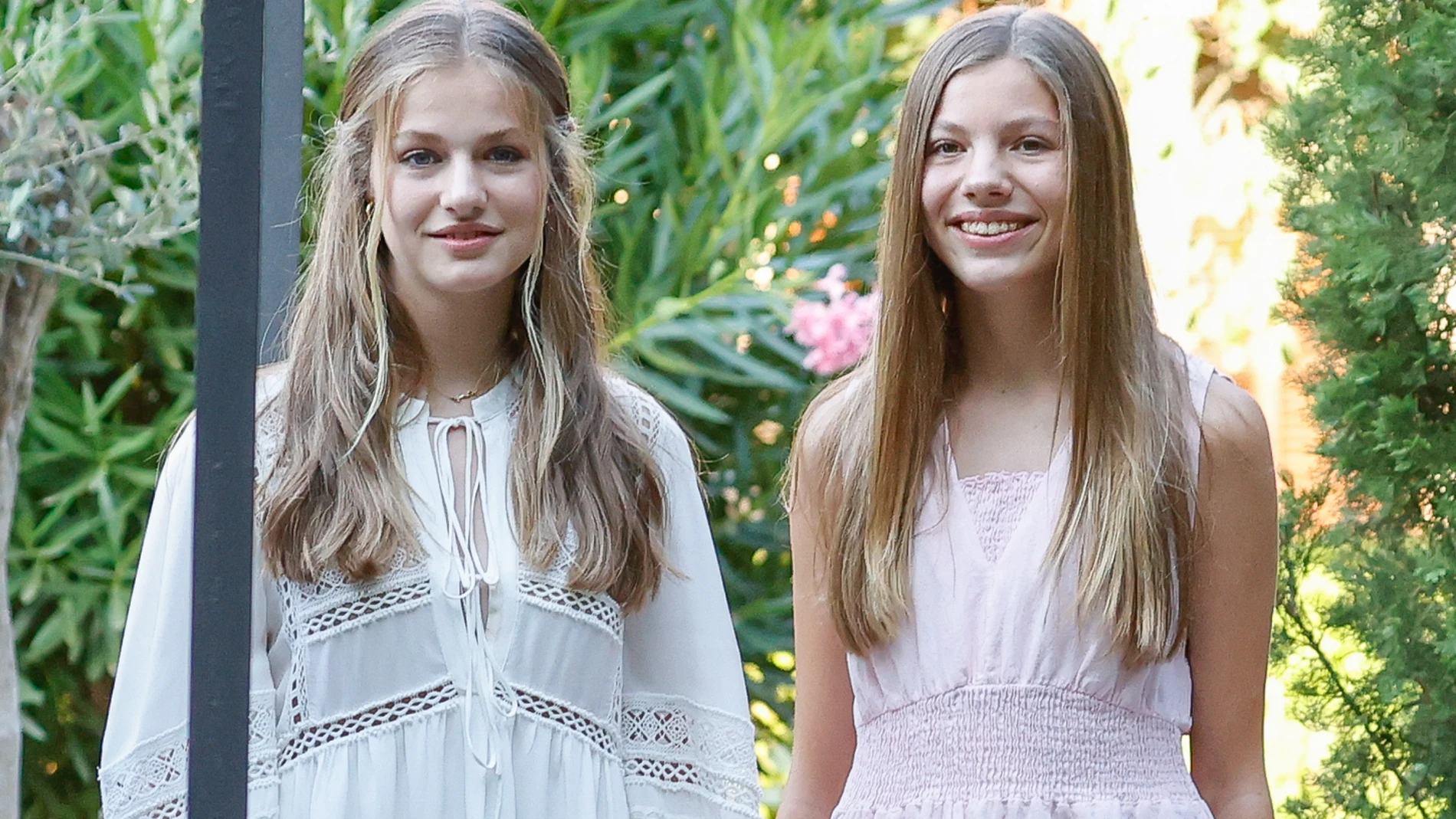 Leonor y Sofía en su visita a Cartuja de Valldemossa.