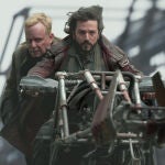Luthen Rael (Stellan Skarsgard) y Cassian Andor (Diego Luna) en una escena de "Andor"