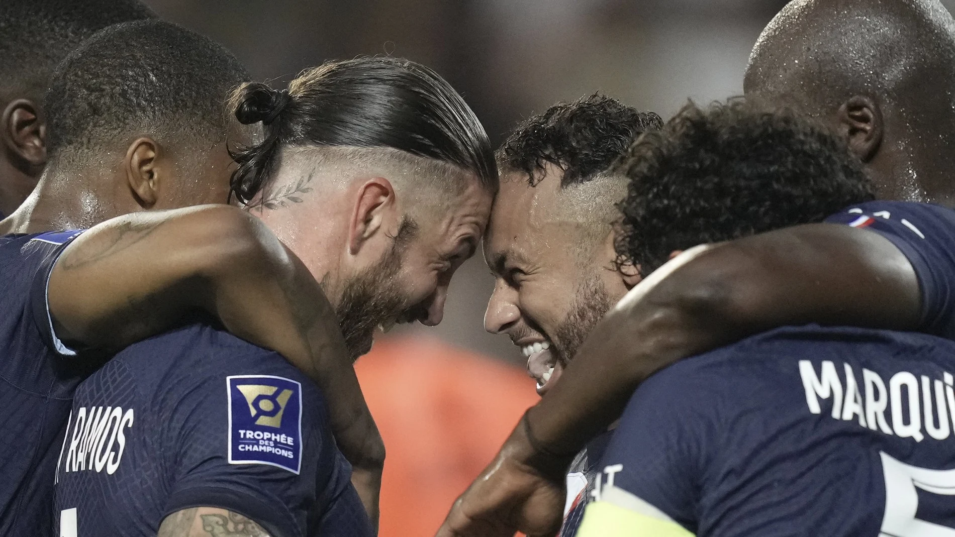 Sergio Ramos y Neymar celebran uno de los goles del PSG en la Supercopa de Francia