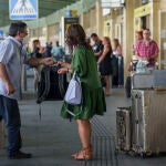 Turistas en el Aeropuerto de Madrid Barajas
