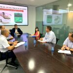El consejero de Fomento e Infraestructuras, José Ramón Díez de Revenga, acompañado por la directora de Movilidad, Marina Munuera, durante la reunión con las empresas concesionarias de transporte público interurbano