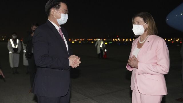 Nancy Pelosi con el ministro de Exteriores de Taiwan, Joseph Wu