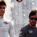 Fernando Alonso, junto a su nuevo compañero, Lance Stroll