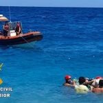 La mujer fue evacuada hasta un centro hospitalario desde la playa de Los Muertos, en Carboneras (Almería)