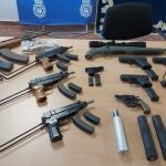 Imagen facilitada por la Policía Nacional tras la intervención de un auténtico “arsenal de guerra”. EFE/Policía Nacional