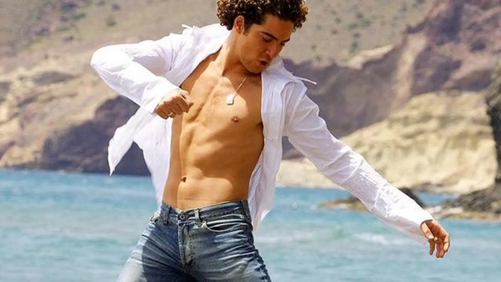 David Bisbal en el videoclip de 'Ave María'.