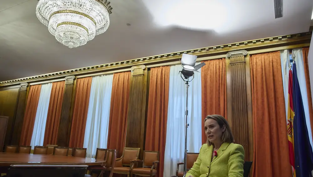 La portavoz del Grupo Popular en el Congreso de los Diputados, Cuca Gamarra, durante una entrevista.