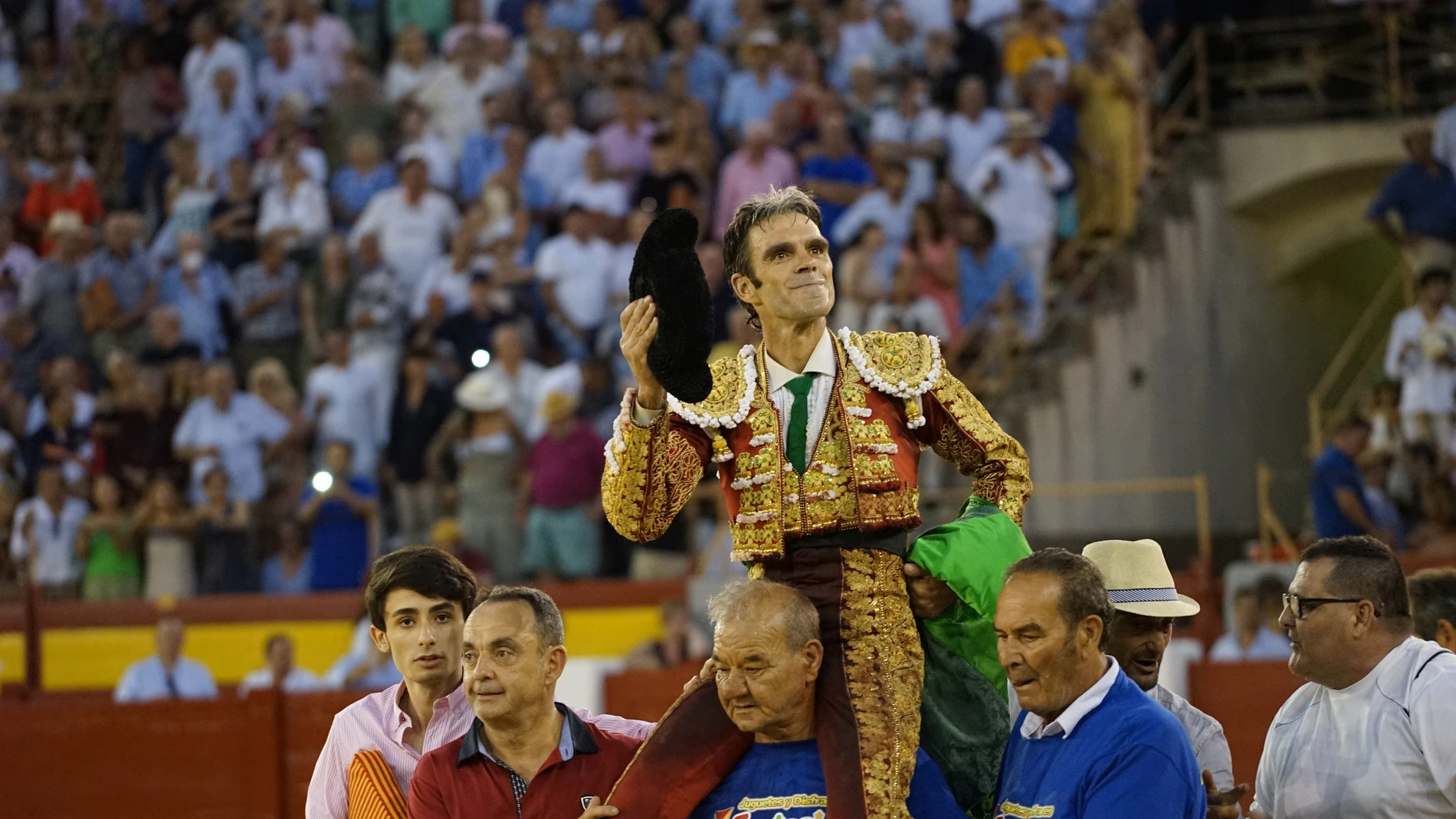 José Tomás sale por la Puerta Grande en la plaza de Alicante