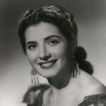 Juanita Reina lucía en públicouna presencia majestuosa