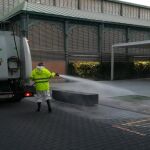 Trabajador del servicio de limpieza de Urbaser en Palencia