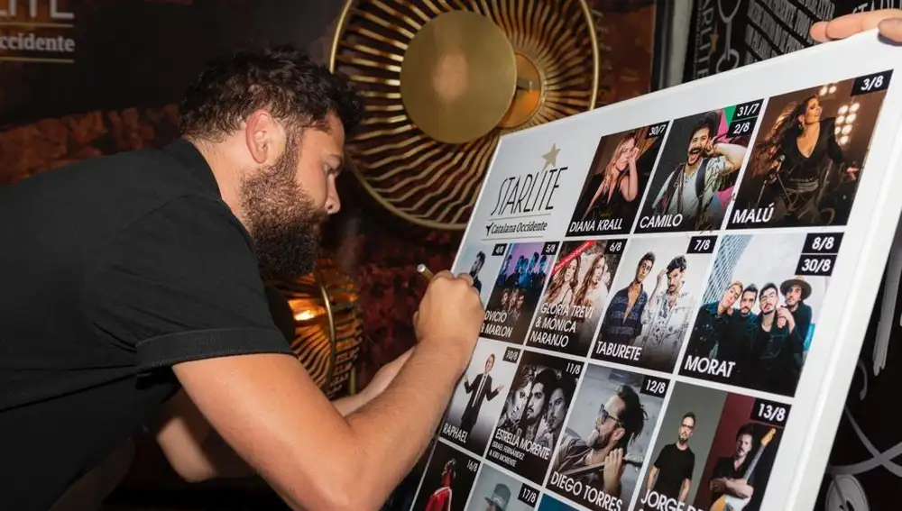 Mike Rosenberg en el backstage