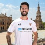 Isco, con su nueva camiseta en la Plaza de España