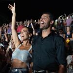 Paula Echevarría disfrutando del conciertos de Hombres G en Starlite.
