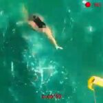 Momento en el que el dron llega hasta la joven y le lanza uno de los chalecos salvavidas
