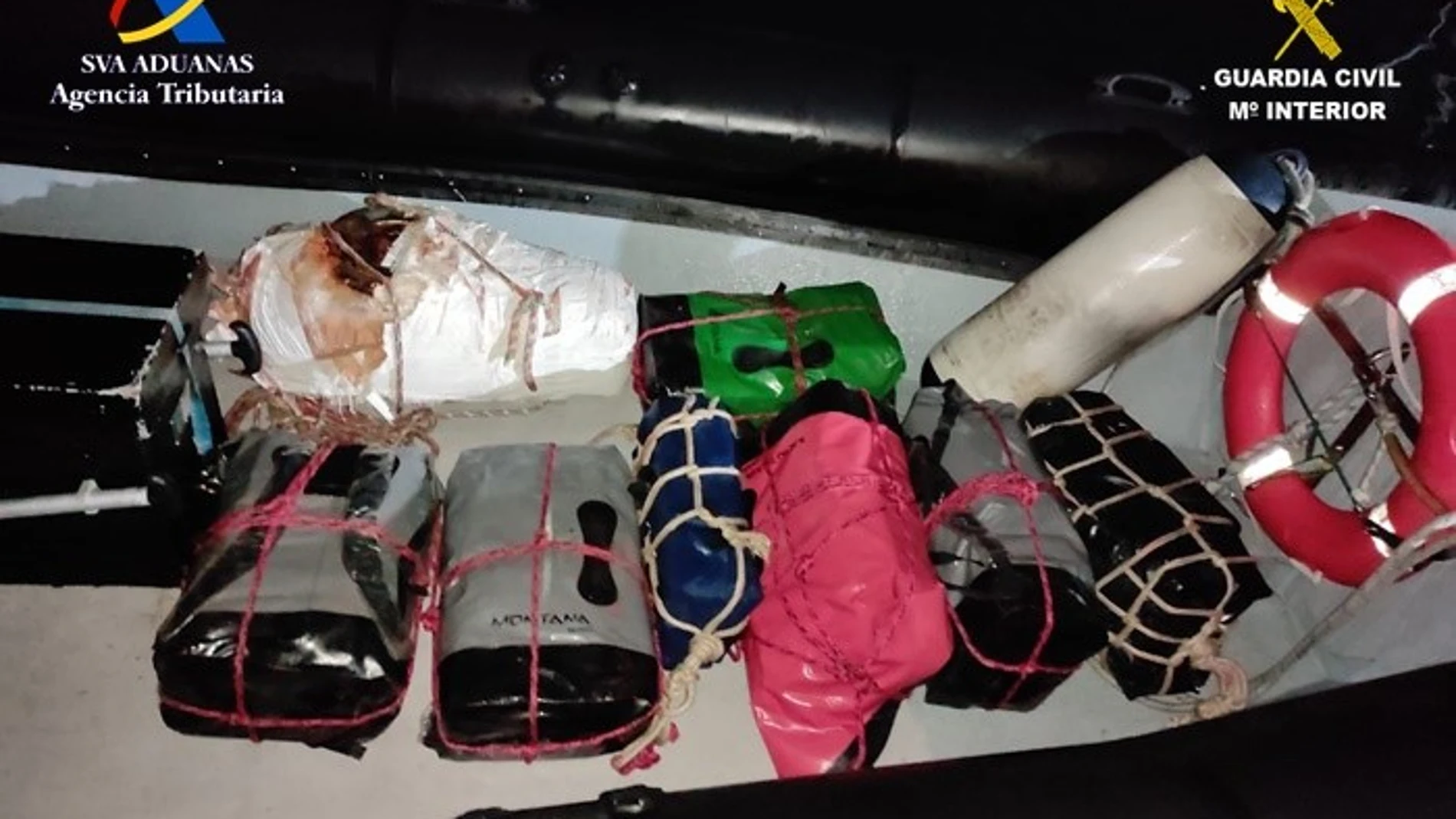 - El Servicio de Vigilancia Aduanera y la Guardia Civil han intervenido 200 kilogramos de cocaína que se encontraba adosada en el interior de una de las toberas de refrigeración del buque Nord Mamore, que repostaba en Santa Cruz de Tenerife. La operación tuvo lugar mientras el barco efectuaba una parada técnica para aprovisionarse de combustible en su ruta desde Brasil hasta el puerto de Lisboa. EFE/ Agencia Tributaria/Agencia Tributaria/Guarcia Civil SOLO USO EDITORIAL/SOLO DISPONIBLE PARA ILUSTRAR LA NOTICIA QUE ACOMPAÑA (CRÉDITO OBLIGATORIO)