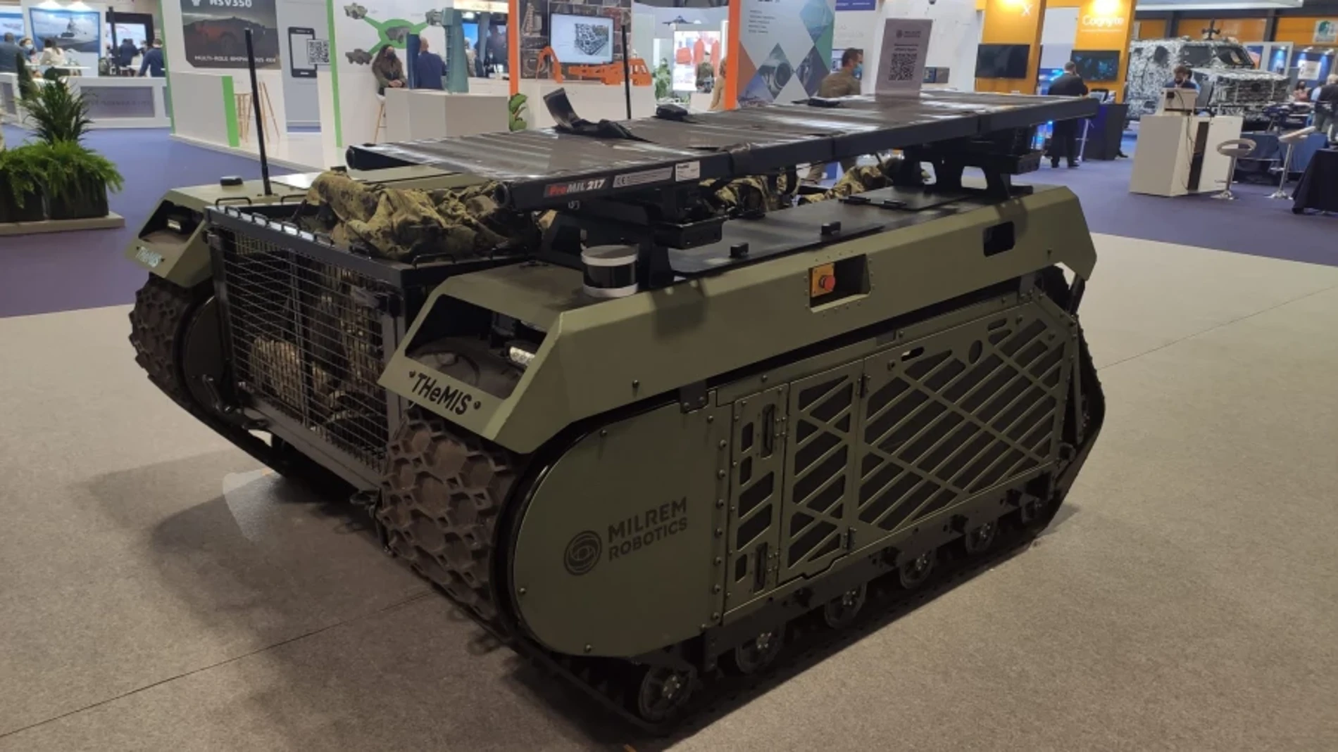 UGV Themis expuesto en la feria Feindef