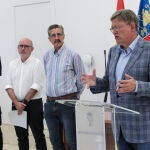 El president de la Generalitat, Ximo Puig (dcha)