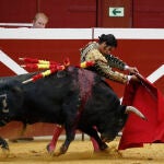 SAN SEBASTIÁN, 13/08/2022.- El diestro Morante de la Puebla con su segundo astado, hoy sábado en el primer festejo taurino de la Semana Grande de San Sebastián. EFE/Juan Herrero