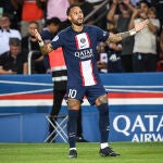 Neymar golea e incendia el PSG contra Mbappé
