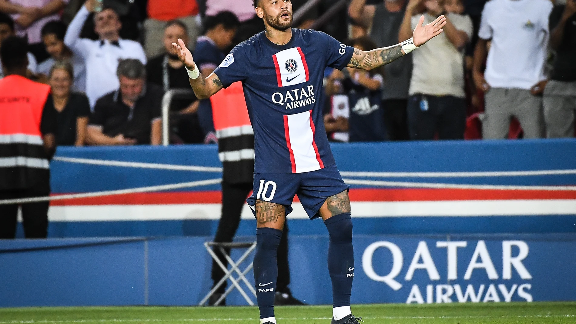 Neymar golea e incendia el PSG contra Mbappé