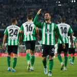 Juanmi celebra uno de de los dos goles que anotó en el estreno liguero
