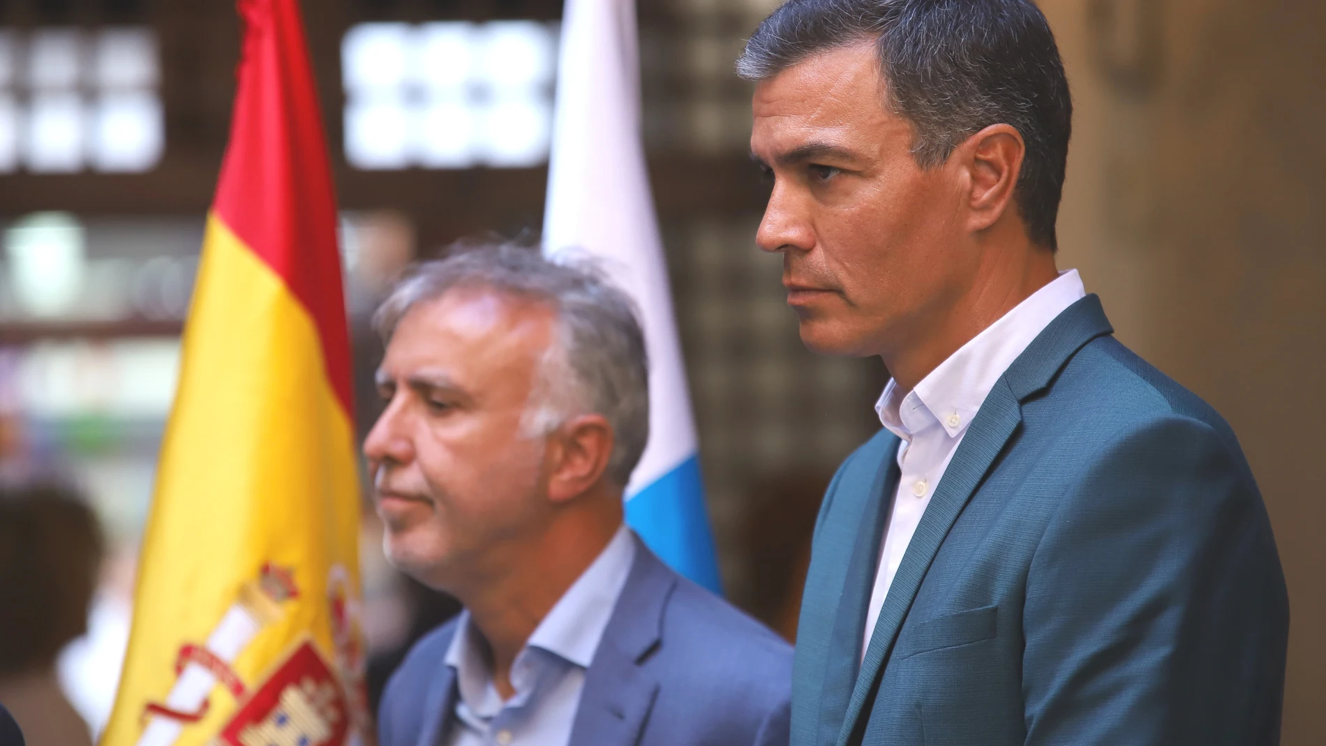 El presidente del Gobierno, Pedro Sánchez, y el presidente del Gobierno de Canarias, Angel Víctor Torres.