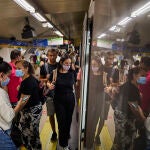 Los usuarios del transporte público en la Comunidad de Madrid se beneficiarán de un 50% de descuento en la tarifa mensual hasta final de año