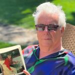 Ken Follet leyendo Fortunata y Jacinta