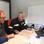 José Martí reunido en el PMA con el jefe del dispositivo del incendio de Bejís