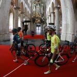 Los ciclistas pararon en la catedral de Breda