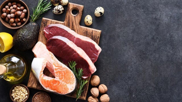 La vitamina B12 está presente en el pescado, en la carne, en las aves de corral, en los huevos y en los lácteos
