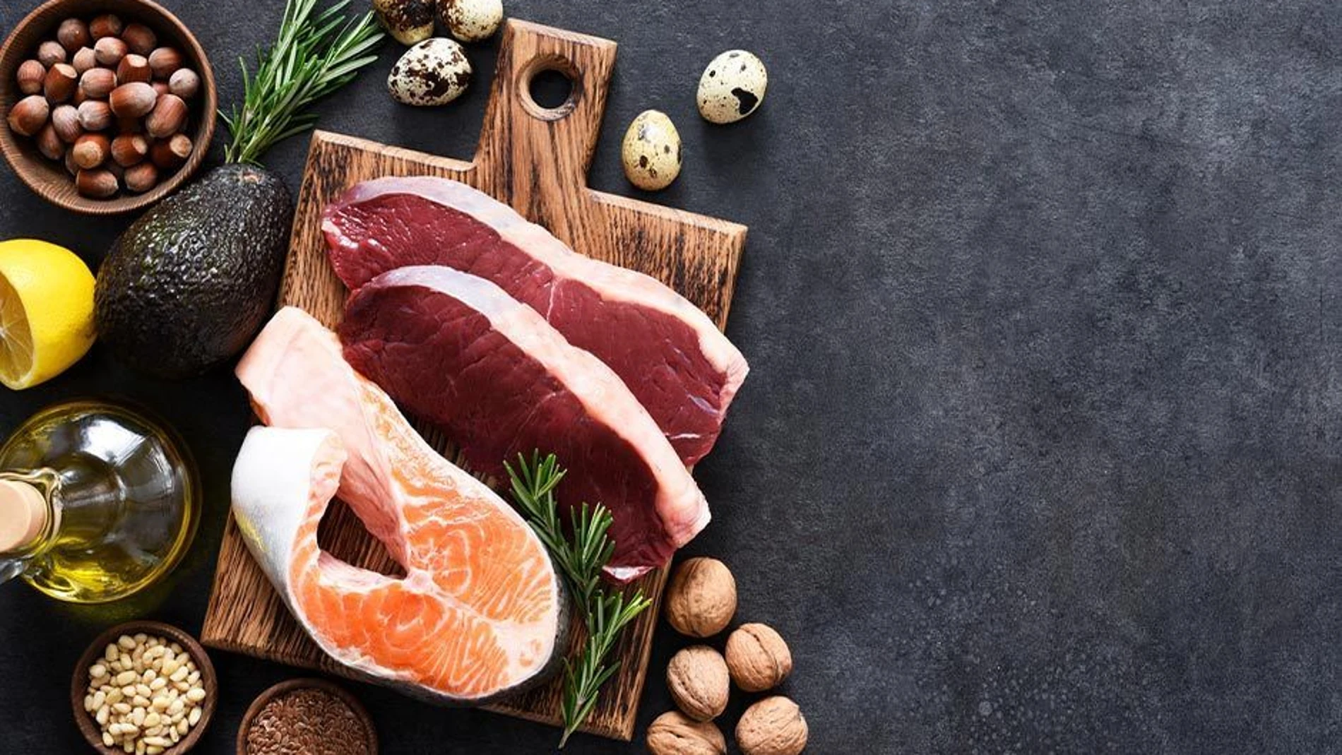 La vitamina B12 está presente en el pescado, en la carne, en las aves de corral, en los huevos y en los lácteos