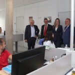 El consejero de Agricultura, Ganadería y Desarrollo Rural, Gerardo Dueñas; junto al gerente de AGROPAL, César Reales, entre otros, se reúne con el Consejo Rector de Agropal y visita las instalaciones