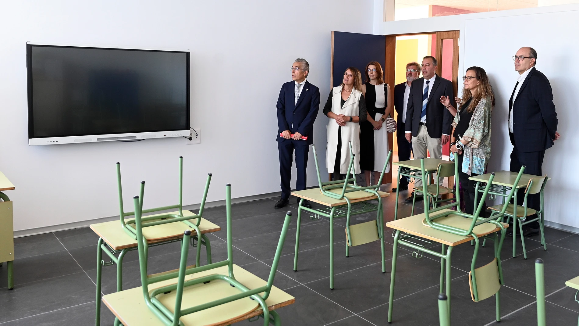 La consejera de Educación, Rocío Lucas, visita el Colegio de Educación Infantil y Primaria del barrio de Villímar, en Burgos