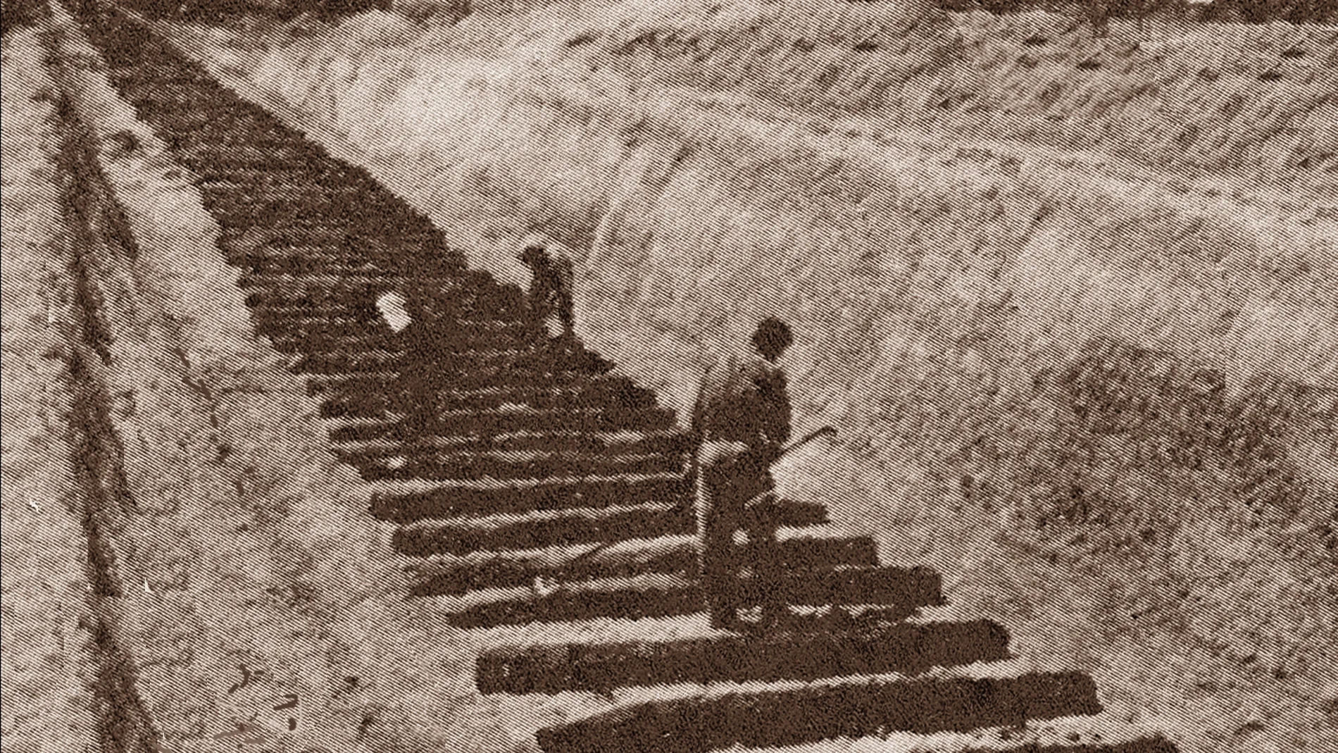 Trabajadores tendiendo vía