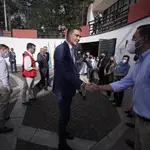El presidente del Gobierno español, Pedro Sánchez,durante una visita a la Escuela Taller Comayagua, en la ciudad de Comayagua (Honduras)