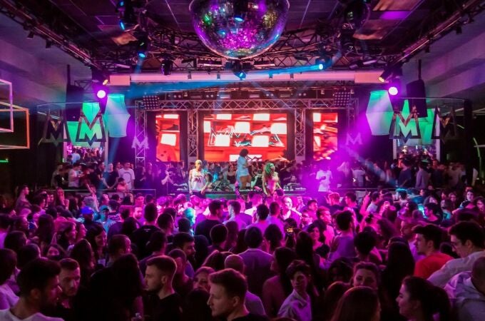 Esta discoteca prohíbe mirar a otras personas sin consentimiento previo  