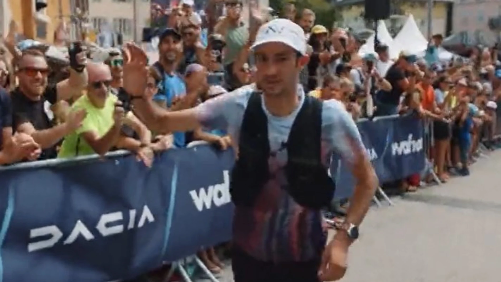 Kilian Jornet, a punto de entrar el primero en la meta de la Untratrail Mont Blanc 2022