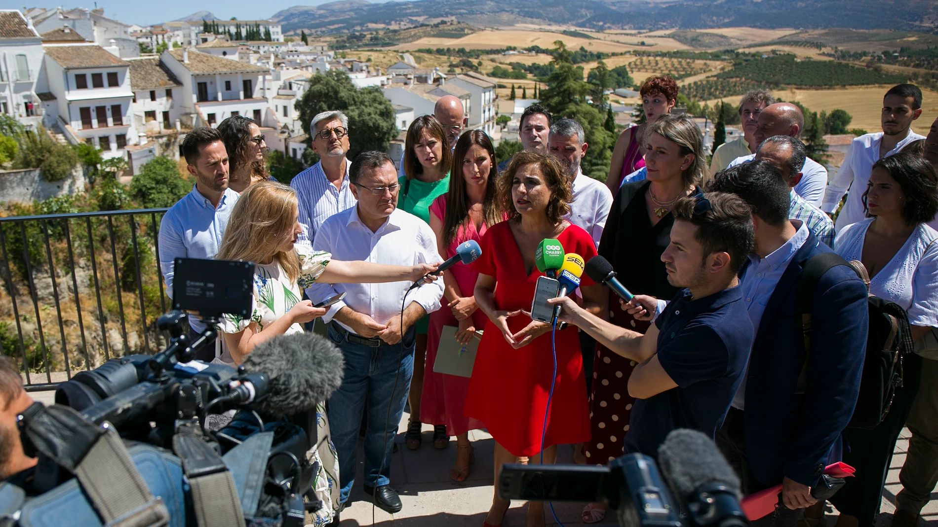La ministra de Hacienda y Función Pública, María Jesús Montero, este sábado, en la inauguración de la exposición ? Homenajea Cristóbal Aguilar