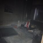Así se encontraron los bomberos una de las habitaciones de la vivienda