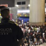 Agentes de la Guardia Urbana en las fiestas de Sants