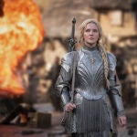 Morfydd Clark da vida a una joven Galadriel en «Los anillos de poder»
