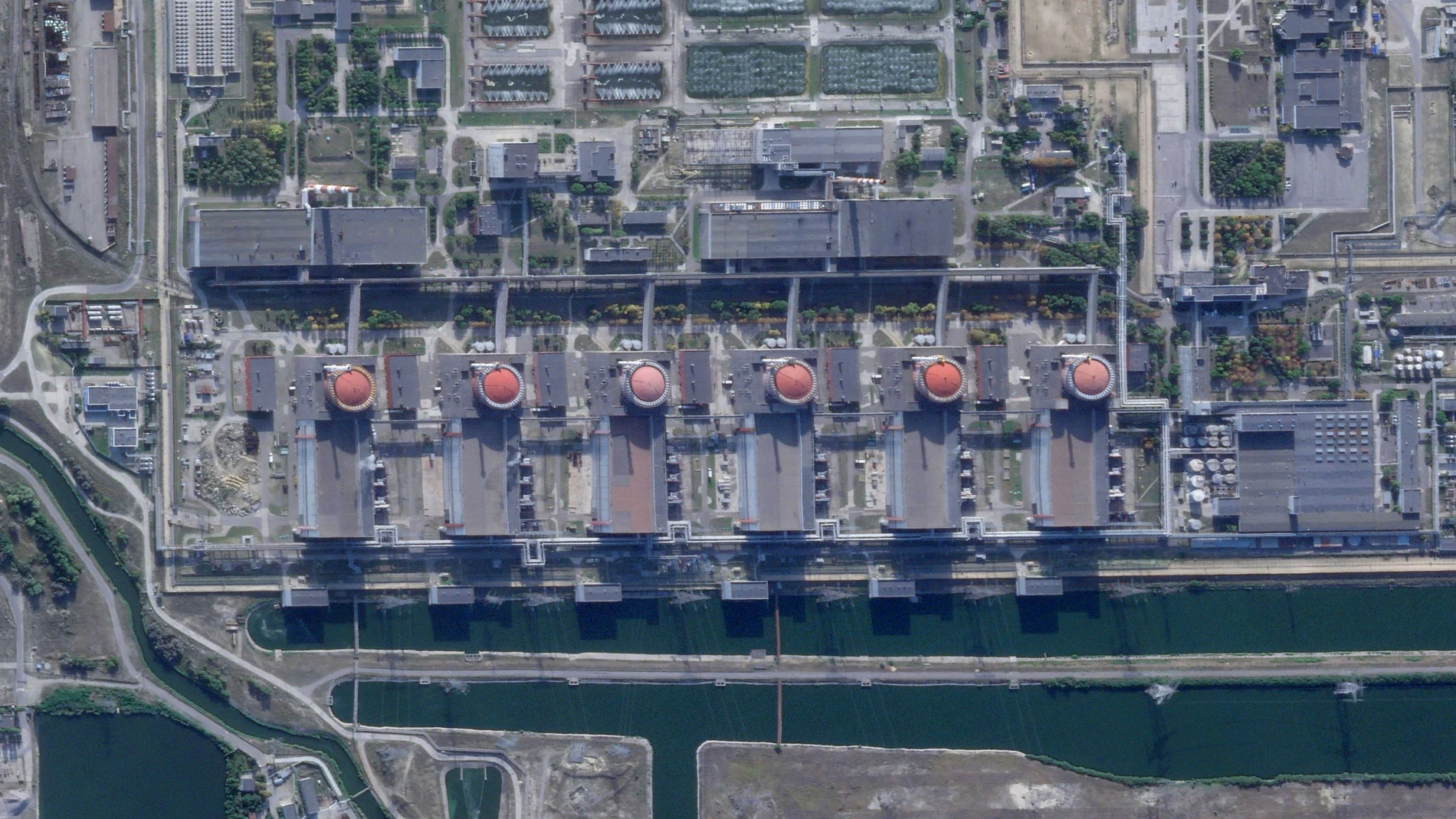 Vista aérea de los reactores de la central nuclear ucraniana de Zaporiyia, la más grande de Europa