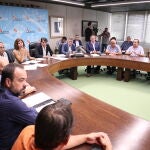 El consejero de Medio Ambiente, Vivienda y Ordenación del Territorio, Juan Carlos Suárez-Quiñones, mantiene una reunión de trabajo con los alcaldes de los municipios afectados por incendios de la provincia de Zamora y con representantes de las organizaciones profesionales agrarias