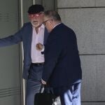 El comisario jubilado José Manuel Villarejo acude a declarar a la Audiencia Nacional acompañado de su abogado