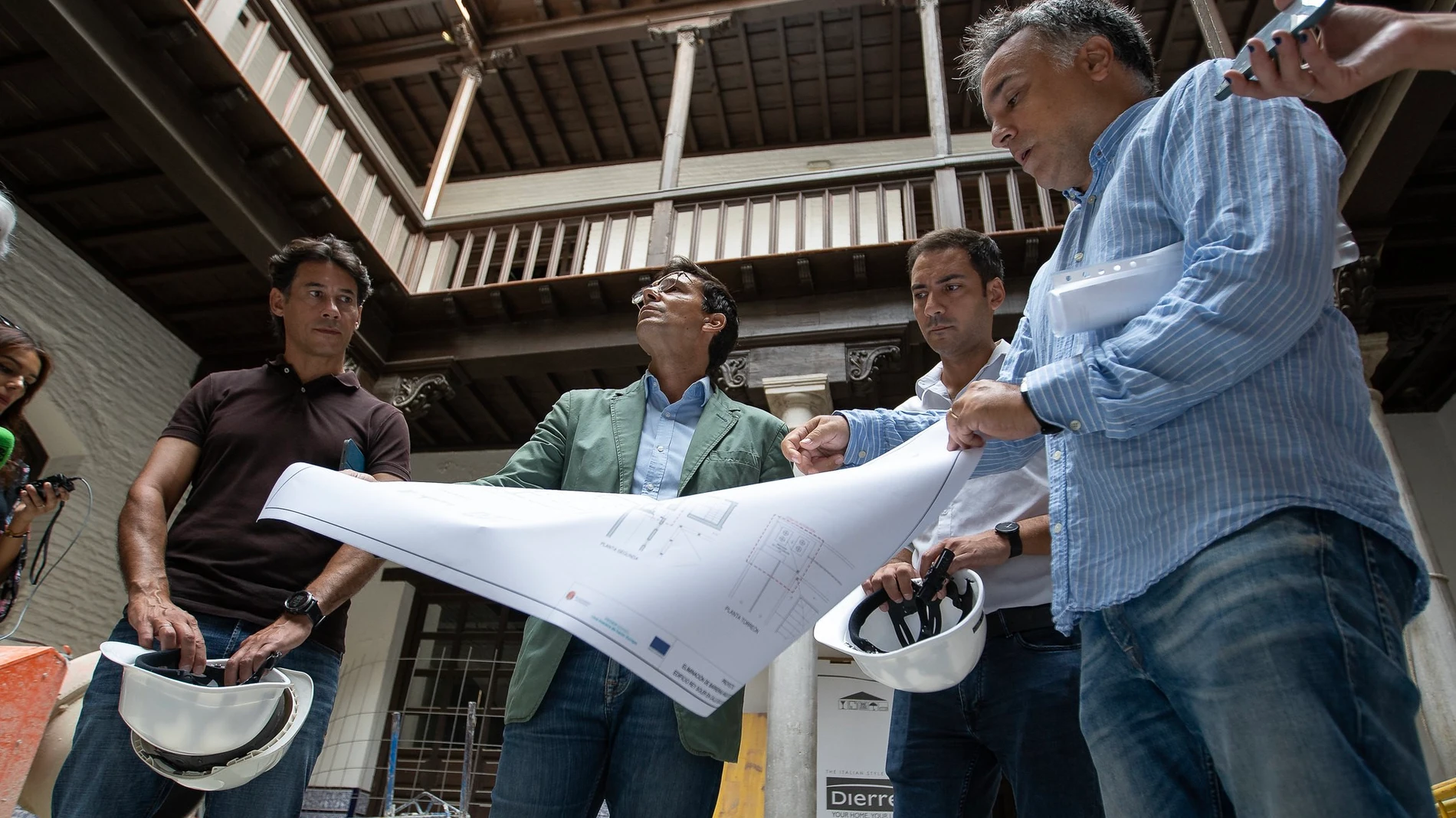 Visita municipal al edificio del Rey Soler. AYUNTAMIENTO